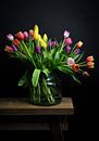 Stilleben mit einem Strauß Tulpen in fröhlichen Farben von Marjolein van Middelkoop Miniaturansicht