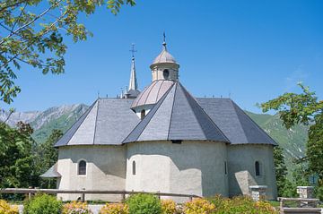 Kerkje in St Martin de Belleville - Franse alpen van Christa Stroo fotografie