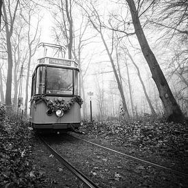 De oude tram uit de mist von Marco Bakker