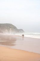 Surfer op Praia da Cordoama - Reis Fotografie in Portugal