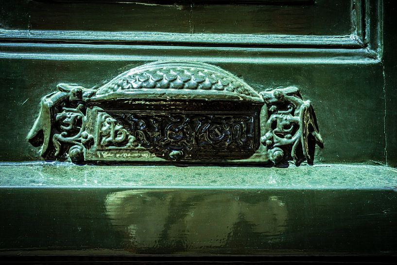 Ornate Letterbox In A Green Door von Urban Photo Lab