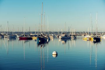 Fast perfekte Spiegelungen - Hafen von San Diego von Joseph S Giacalone Photography