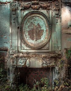 Burnt old fireplace by Olivier Photography