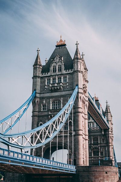 London by Hello Pompoyo