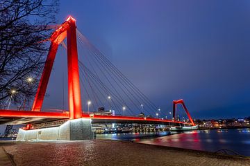 Willemsbrug - Rotterdam (Blauwe Uur) van Fotografie Ploeg