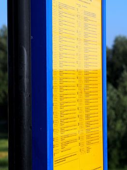 Panneau d'informations sur les trajets à la gare