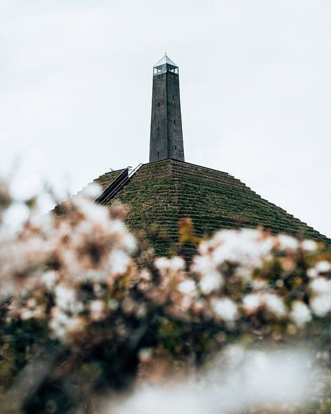 Pyramide van Austerlitz van Marion Stoffels