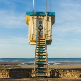 Strandwacht huisje bij Sword beach, Lion-sur-Mer, Normandie van Paul van Putten