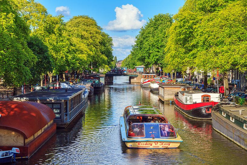 Rondvaart Amsterdam in de zomer by Dennis van de Water