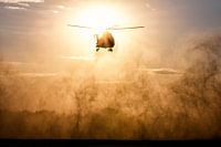Cougar helikopter kruist de zon