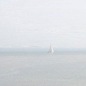 Segelboot bei Vlissingen Minimalismus von Marianne van der Zee