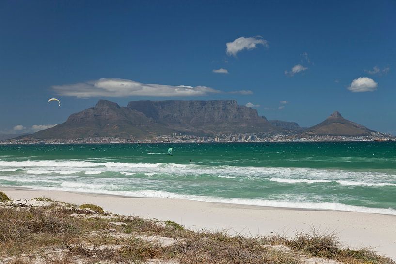 Blouberg strand met uitzicht op Kaapstad Zuid Afrika van Peter Schickert