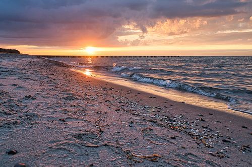 Zonsondergang op het strand van Zingst, romantisch