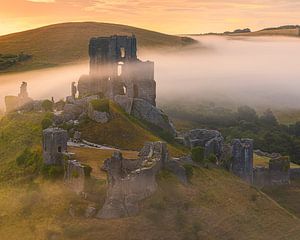 Lever de soleil sur le château de Corfe, Dorset