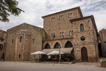 San Silvestro kerk  op plein (Piazza Filippo Silvestri) in Bevagna, Italië