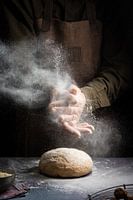 Bakker verstuift meel