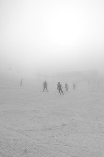 Wintersport in de mist