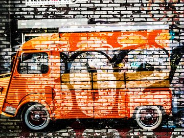 muurschildering oranje foodtruck op graffiti van Jan Willem de Groot Photography