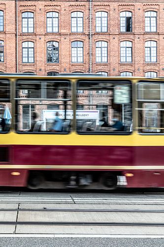 ijskraam door de tram heen gefotografeerd in Lodz Polen