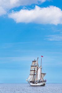 Segelschiff auf der Ostsee während der Hanse Sail in Rostock