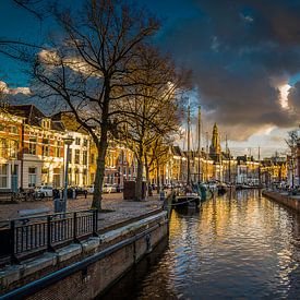 Coucher de soleil haut et bas Der A vu depuis le Vissersbrug sur Jacco van der Zwan