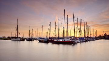 Harbour Edam at sunrise by John Leeninga