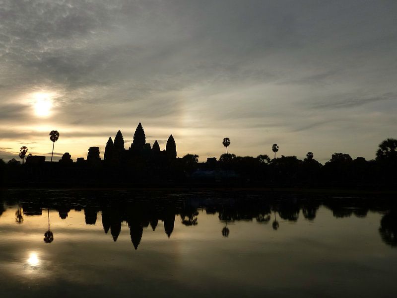 Angkor Wat bei Sonnenaufgang von Leen Denckens