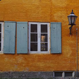 Christiansfeld gelbes Haus Fassade 1 von Richard Pruim