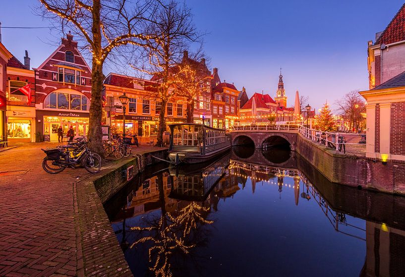 Zicht op de Mient bij avond in Alkmaar van peterheinspictures