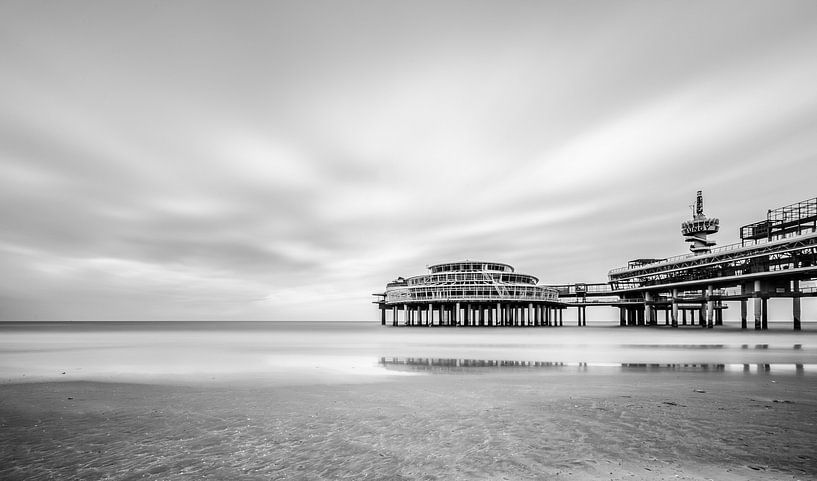 Scheveningen Pier by Ronne Vinkx