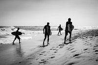 Surfers aan de Franse kust