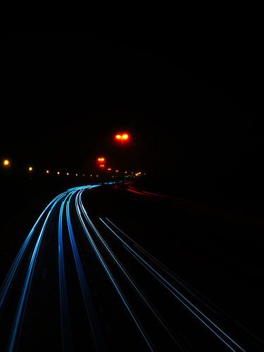 photographie de nuit sur l'autoroute sur thomas van puymbroeck
