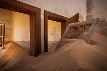 De verlaten schoonheid van Kolmanskop, Namibië van Antwan Janssen