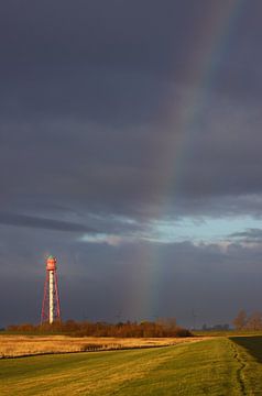 Regenbogen am Leuchtturm Campen von Rolf Pötsch