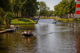 Des barques naviguent sur le canal de Breda sur I Love Breda