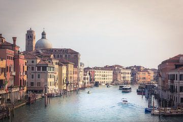 Venetië in de vroege morgen van Wim van de Water