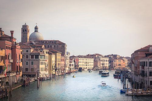 Venise au petit matin sur Wim van de Water