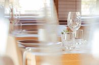 Opgedekte tafels in een restaurant van Melissa Peltenburg thumbnail