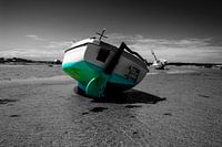 Boot op het strand in de zomer