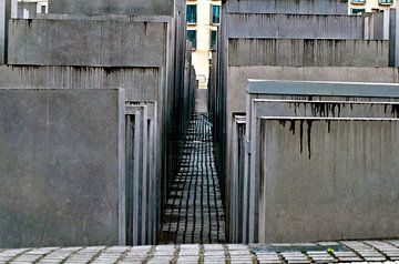 The Holocaust memorial at the Brandenburg Gate by Silva Wischeropp
