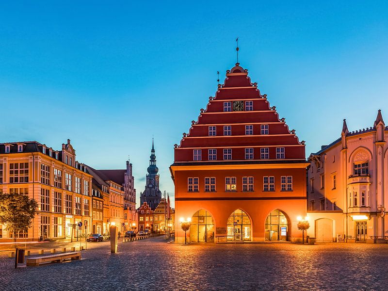 Town hall on the market square in Greifwald by night by Werner Dieterich