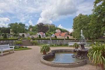 Vue sur les jardins baroques du petit château jusqu'au château de Blankenburg (Saxe-Anhalt) sur t.ART