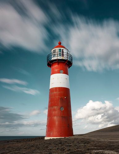 Kleine vuurtoren aan de Zeeuwse kust, Westkapelle, Zeeland van Henno Drop