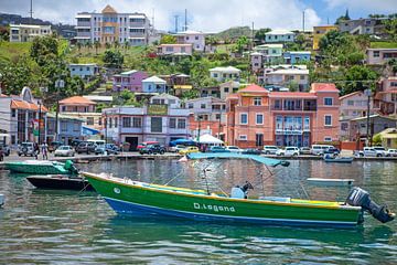 Uitzicht op St. George's (Grenada - Caribisch gebied) van t.ART