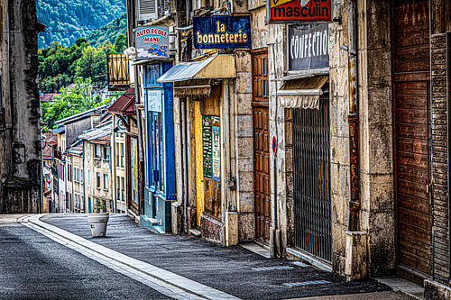 Saint-Claude, historic shopping street
