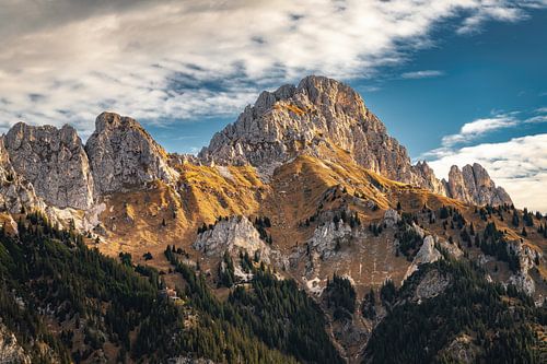 Kellenspitze and Gimpelhaus at sunrise in the Tannheim Valley