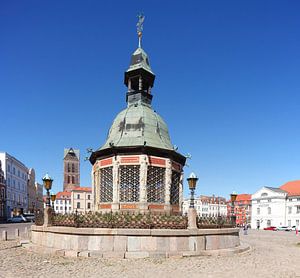 Marktplatz mit Marienkirchturm und Wasserkunst, Wismar,  Mecklenburg-Vorpommern, Deutschland, Europa
