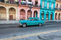 Oldtimer classic car in Cuba in het centrum van Havana. One2expose Wout kok Photography van Wout Kok thumbnail