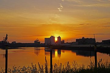 Zonsopgang in de haven van Bremen van Babetts Bildergalerie