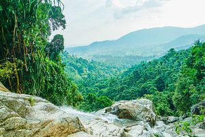Wasserfall im Dschungel Thailands